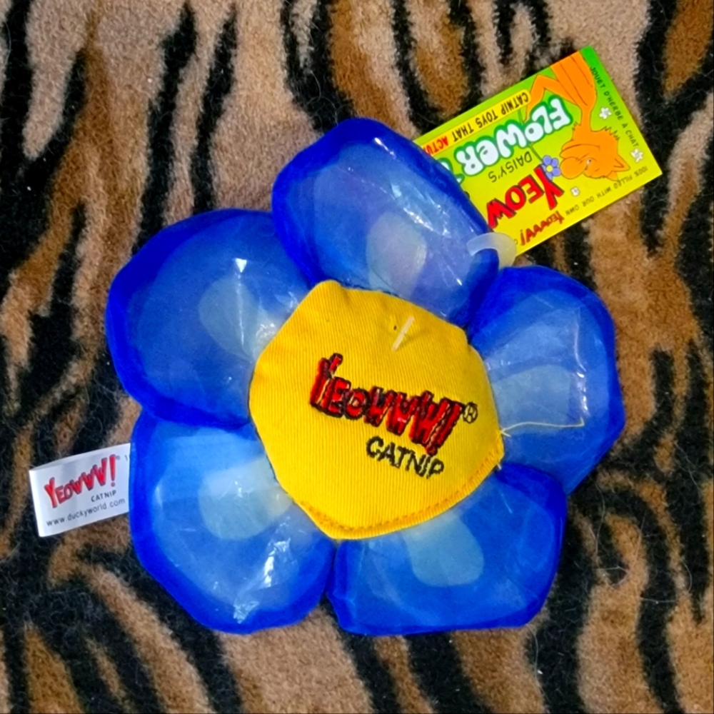 Yeowww! Cat Kitten Catnip Flower Top Toy Blue Ea.